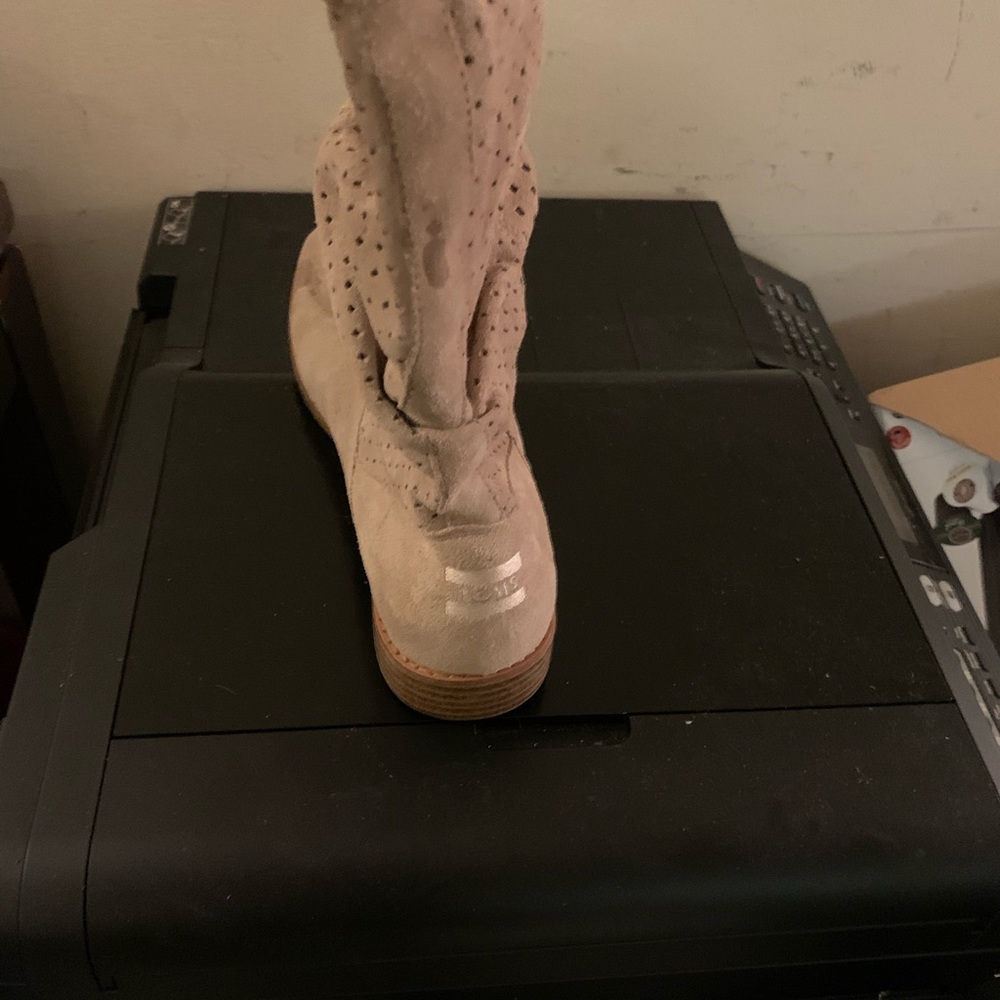 Boots - Picture 2 of 3